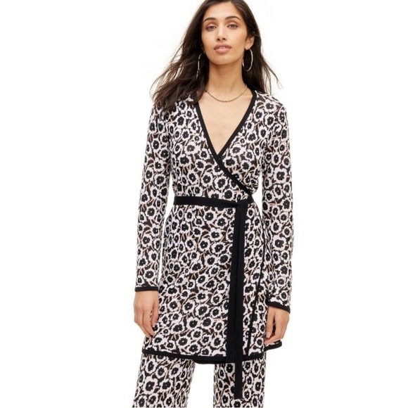 DVF for Target NWT poppy wrap top sold out brand new - Picture 1 of 2